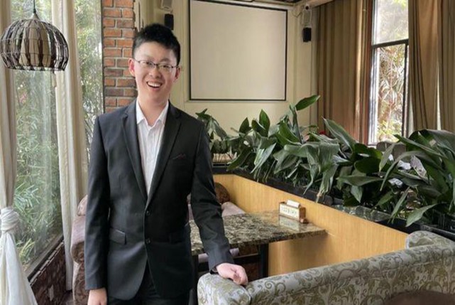 14岁读研17岁读博这位新晋文科博士研究生时还能过儿童节