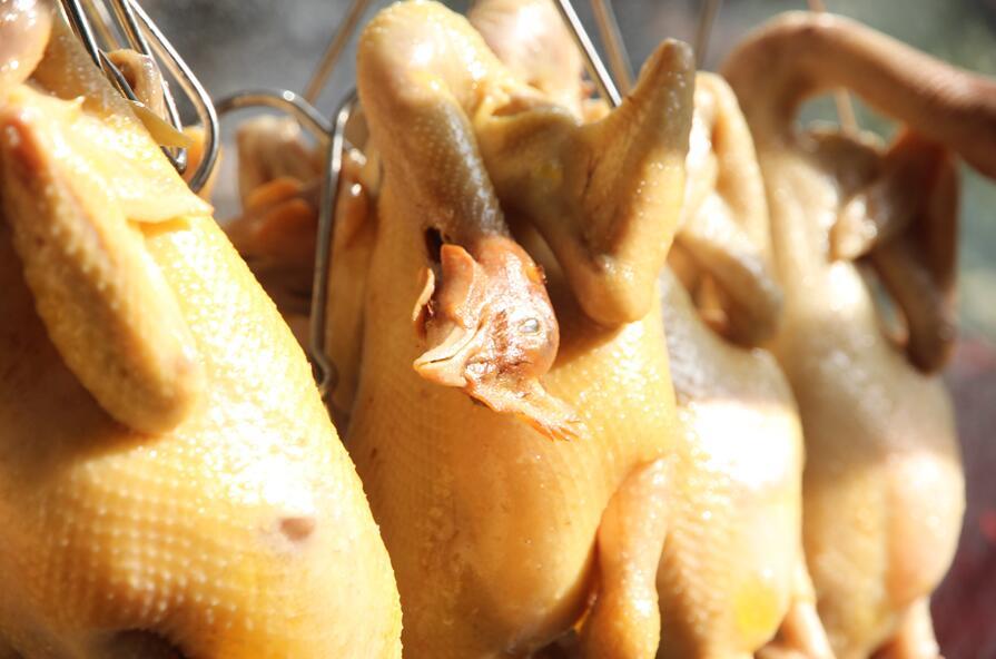 巷子里飘香的网红竹盐鸡落户扶绥老街