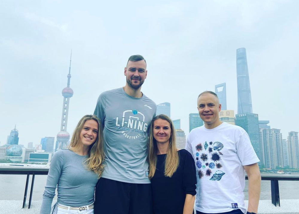 新疆男篮 想拿总冠军！CBA超级大外援正式告别球队，下赛季或投奔李春江