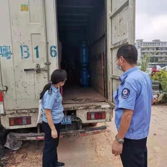 61瓶 福城街道网格员蹲点打掉一 以车代库 黑煤气窝点 腾讯新闻