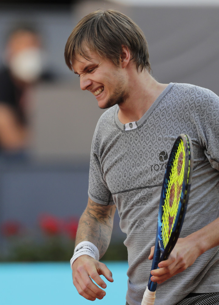 外代二线网球马德里公开赛鲁德晋级半决赛