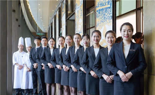 中国最有"牌面"服务员:3次被邀上国宴服务,国际酒店请不动她