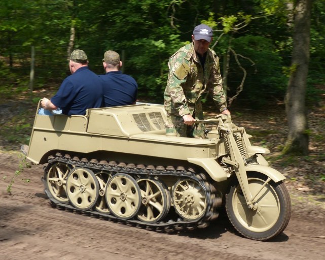 2型半履带摩托的产量不算少,但是很多该车也在战争中损毁了,少数幸运