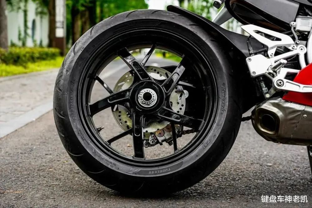 杜卡迪panigale皮尺版魔枭500rr售价公布2999034800元