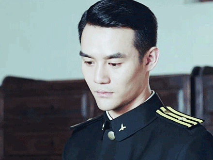 在05年的时候,二十三岁的王凯便出演了自己的第一部电视剧作品《寒秋