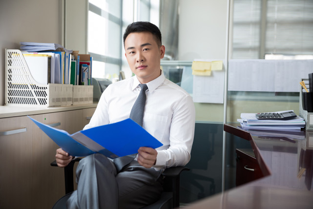 公务员部分岗位年龄调整到40周岁,其实只是极少数人的特权_腾讯新闻