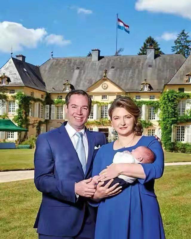 卢森堡小王子一岁啦胖嘟嘟俏憨憨的小萌物可爱到直挠人心