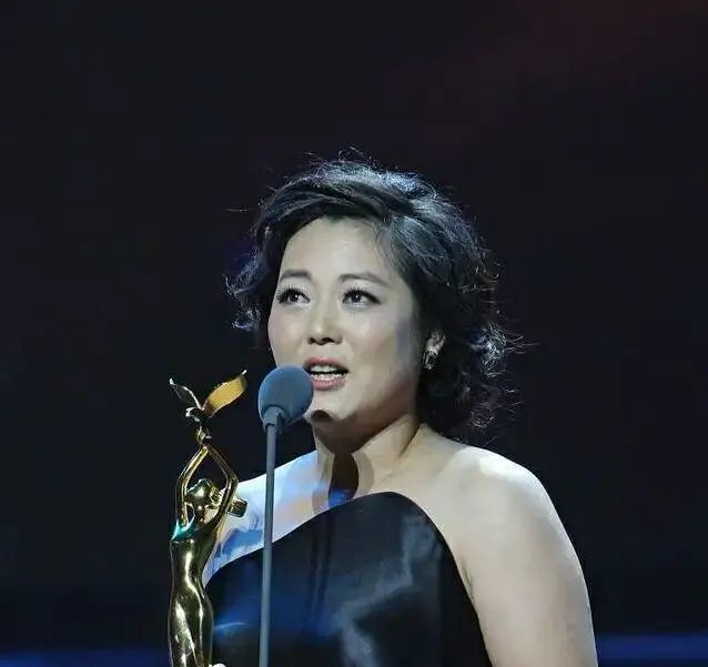 农村剧一姐王茜华胖到失控脸部圆润身材臃肿爆肥原因让人心疼