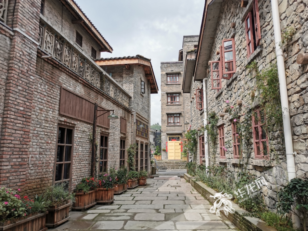 沿着高速看中国重庆南川东街旧时光老街区里新变化