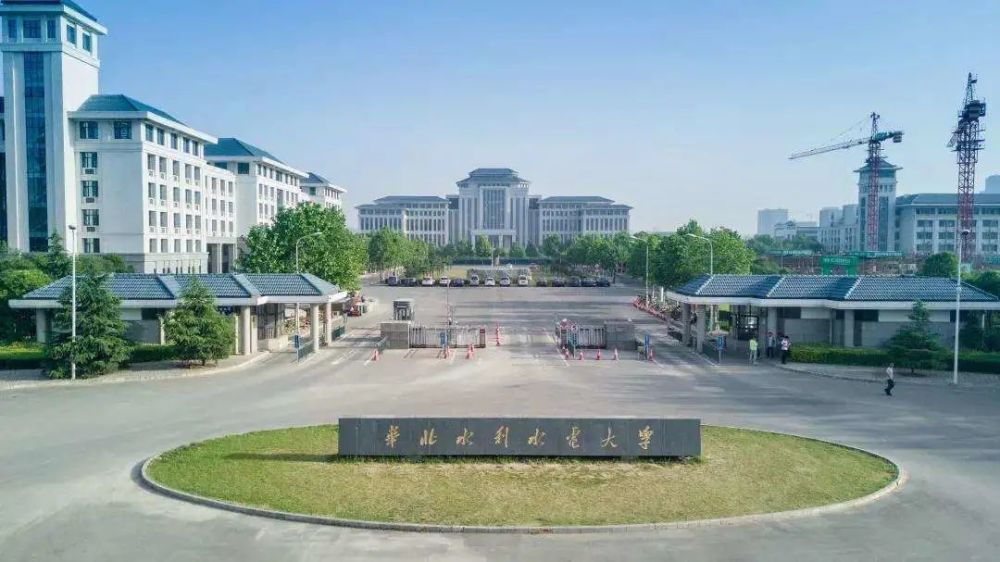 江西水利电力学院(现南昌工程学院)前身为1958年创建的江西水利电力