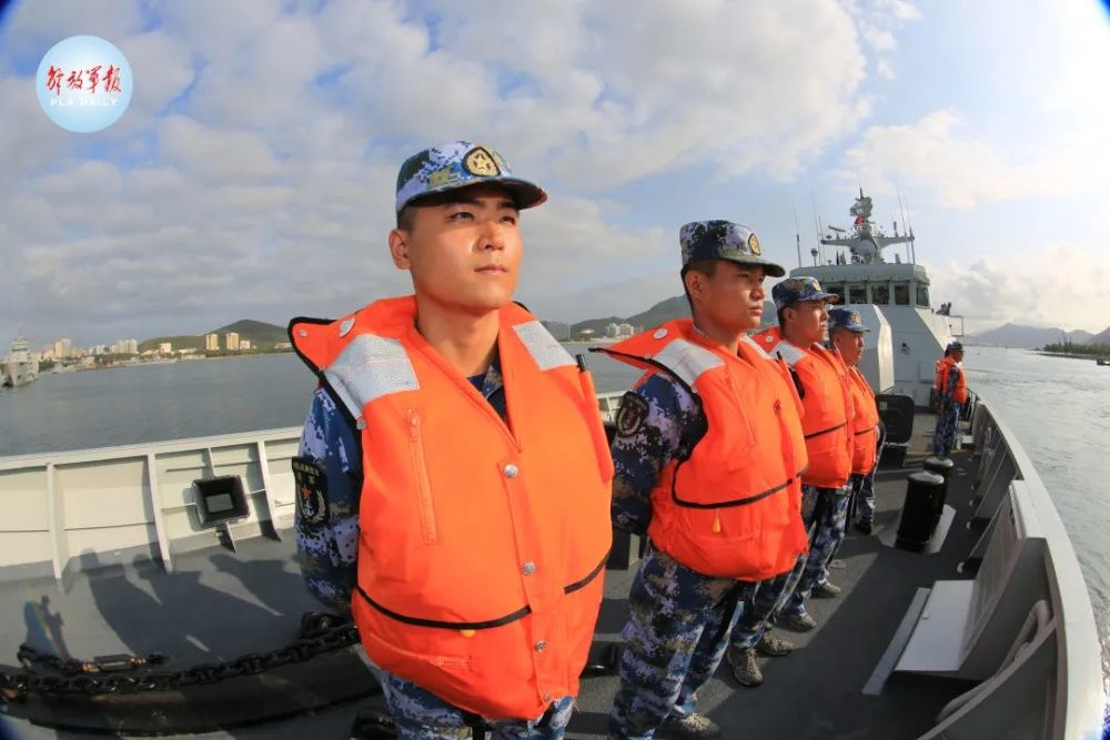 骄阳似火南海某海域南部战区海军某支队舰艇编队在此排兵布阵针对未来
