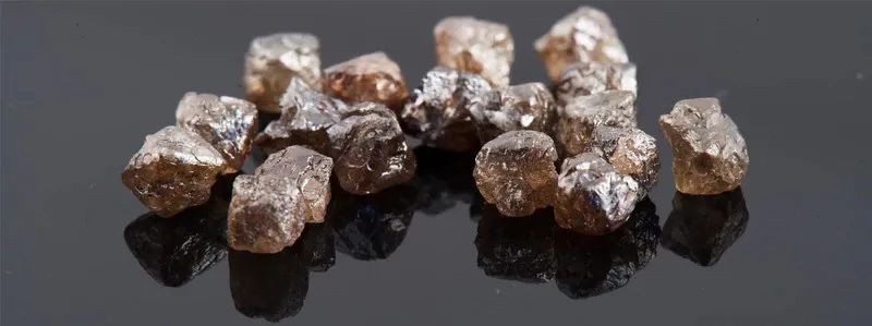 科学家在纳米尺度下对钻石进行了物理拉伸,或将彻底改变电子技术