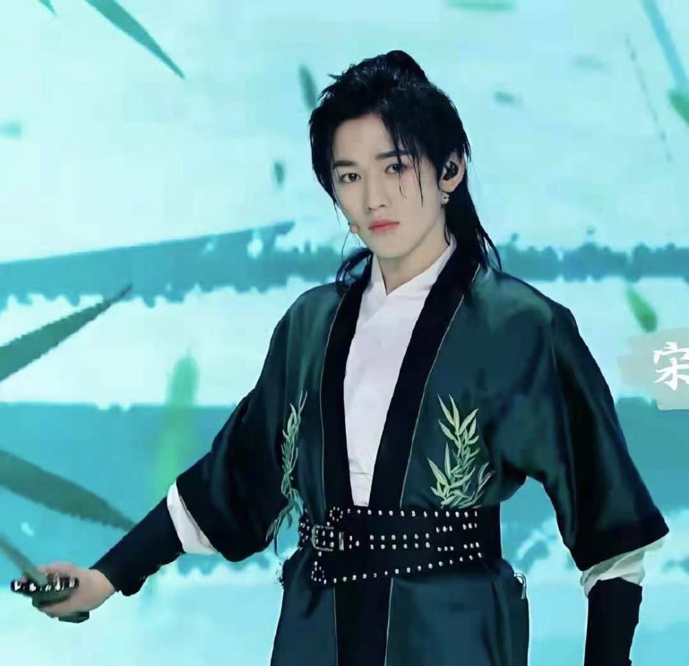 宋亚轩的那些古装造型,不愧是古风公子!