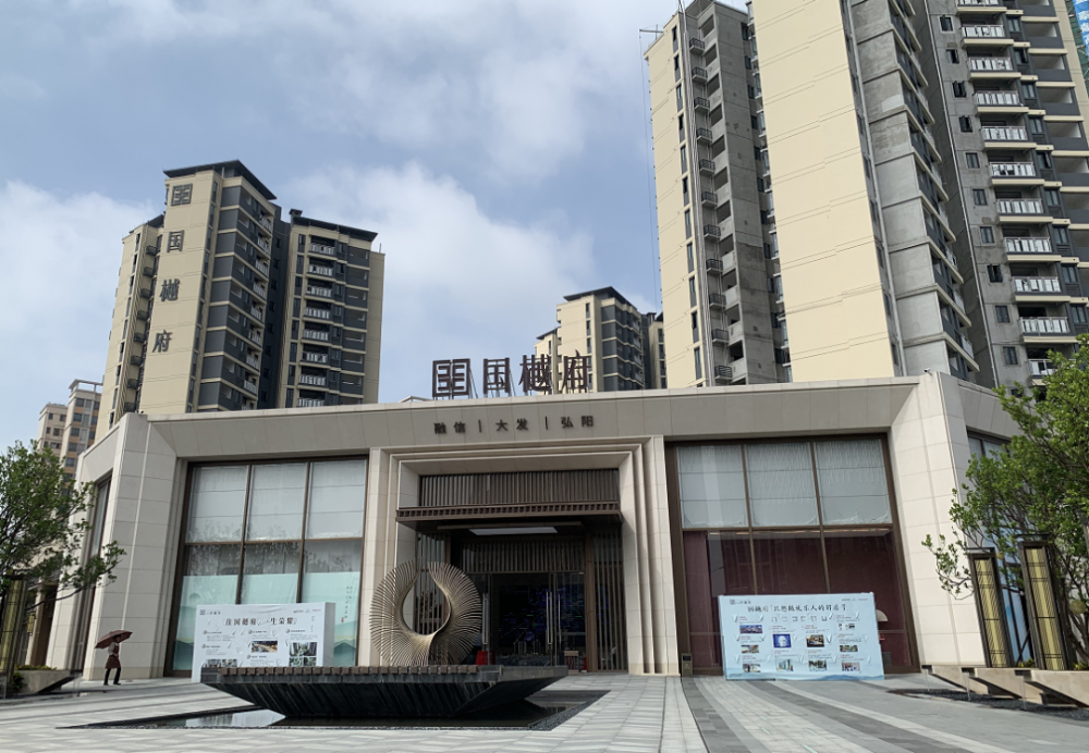 目前,版块周边的在售新盘较少,主力是联合高峰汇跟弘阳融信大发·国樾