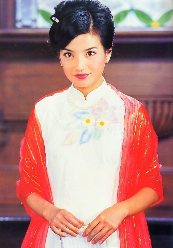 依萍104岁生日赵薇回应居然有人来祝我生日快乐20年经典依旧