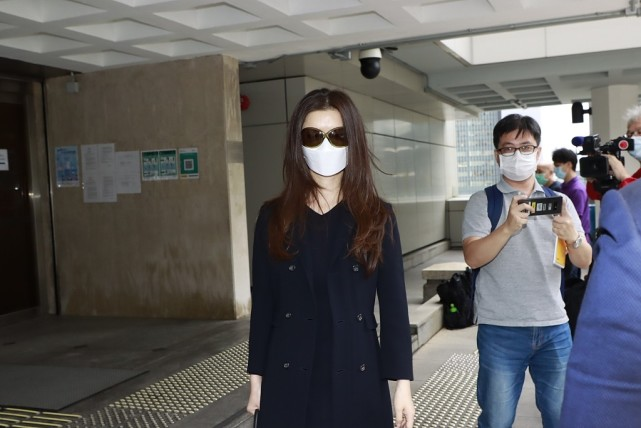 周星驰前女友于文凤私下穿的很低调与大16岁富三代老公挺配