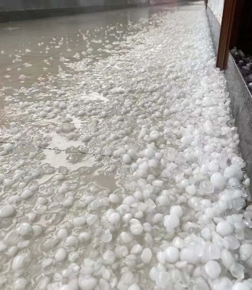 刚刚!兴义下冰雹了!_腾讯新闻