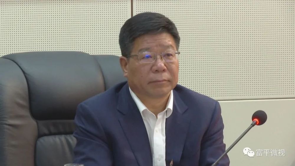 县委理论中心组召开2021年第13次集体学习会