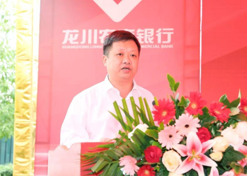 检察院依法以涉嫌受贿,利用影响力受贿,贪污罪对被告人冯伟斌提起公诉