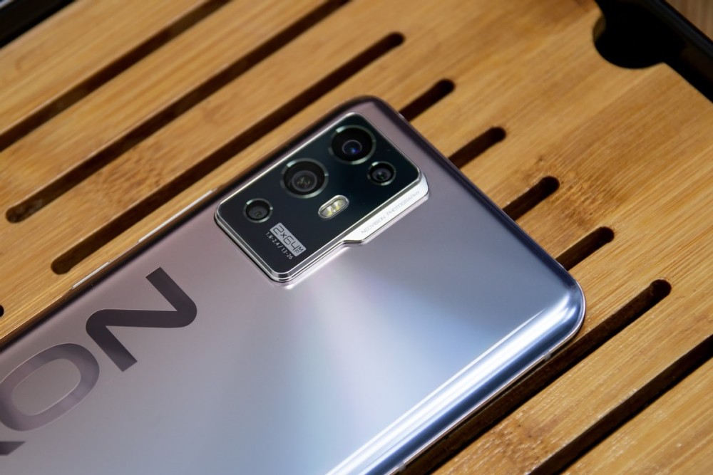 能拍能打的直屏旗舰中兴axon30pro上手体验