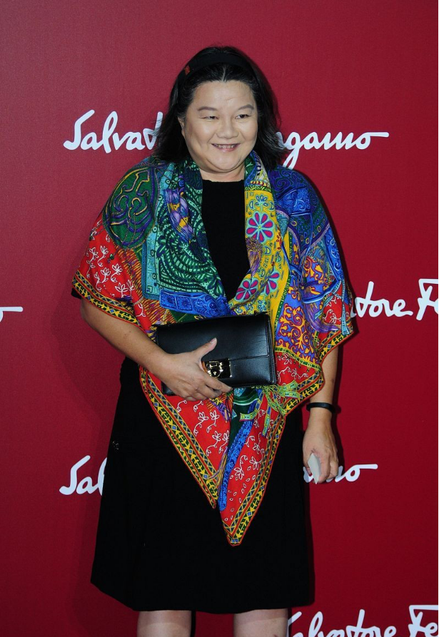 陈凯歌的原配老婆洪晃身材圆润接地气穿宽松长裙真挺遮肉