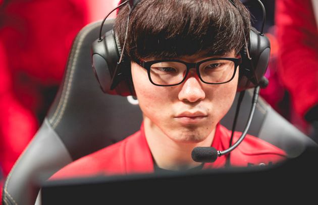 《英雄联盟》skt t1选手faker迎来25岁生日,喜提宝马m550i,宝马官方送