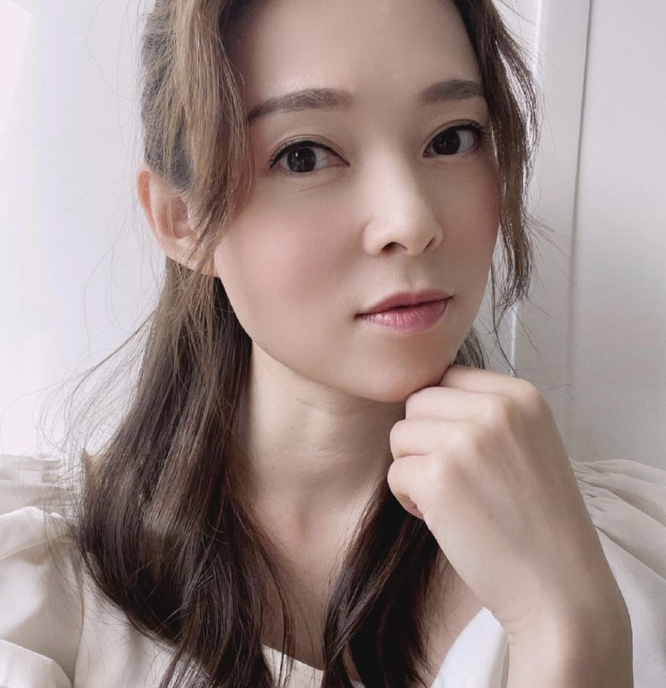 tvb视帝郭晋安娇妻大跳椅子舞,动作熟练,傲人身材惹人羡