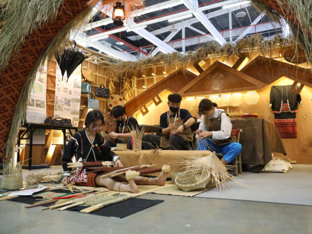 记者探访全国大艺展大学生艺术实践工作坊_腾讯新闻