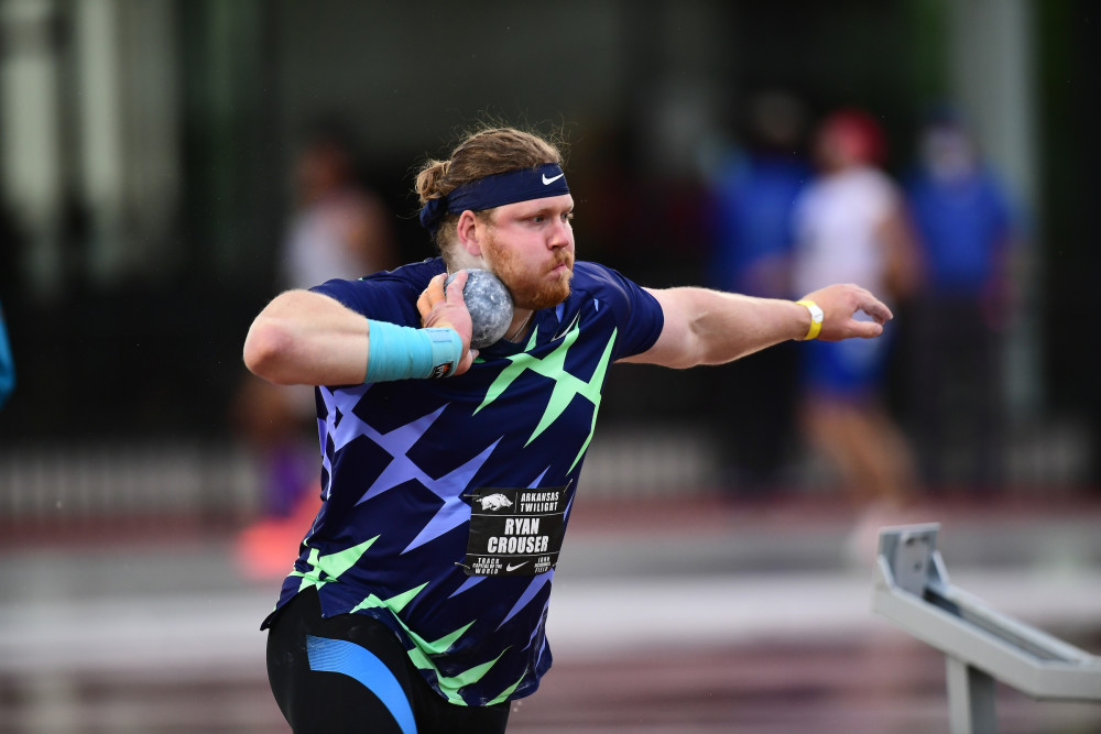 铅球是一项大力士力量项目,此前的室内世界纪录是美国名宿巴恩斯在