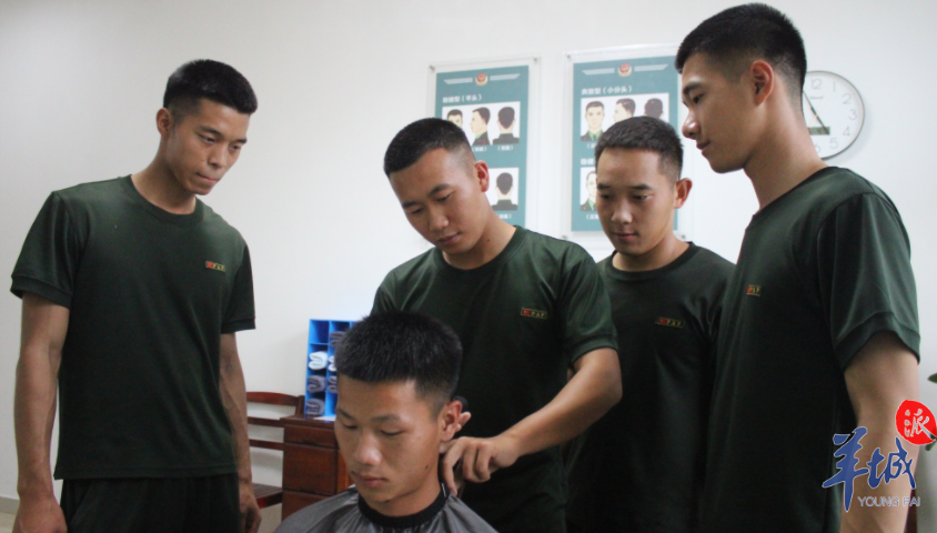 帅三次报名参军他被战友称为军营首席理发员