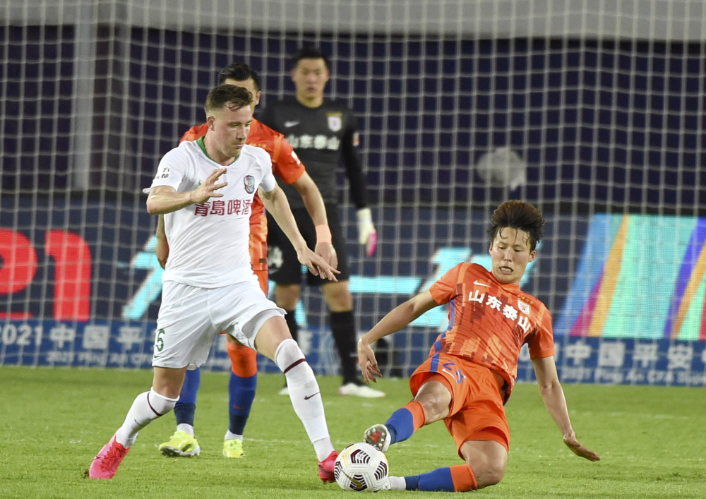 体育足球中超山东泰山胜青岛2