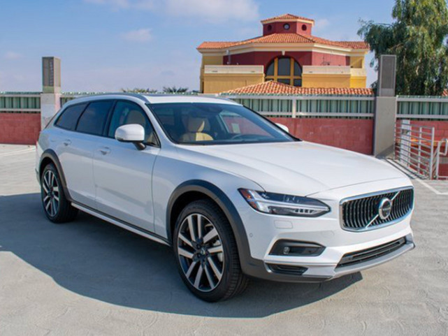 配备越野套件全新沃尔沃v90跨界版海外实拍