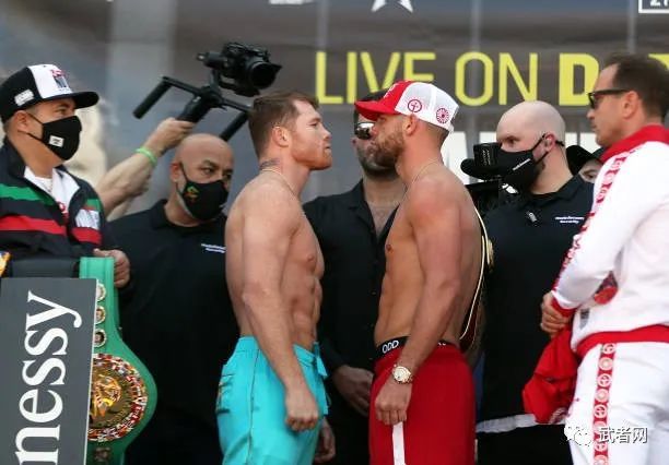 阿瓦雷兹vs桑德斯赛前称重图集三个组织冠军统一战