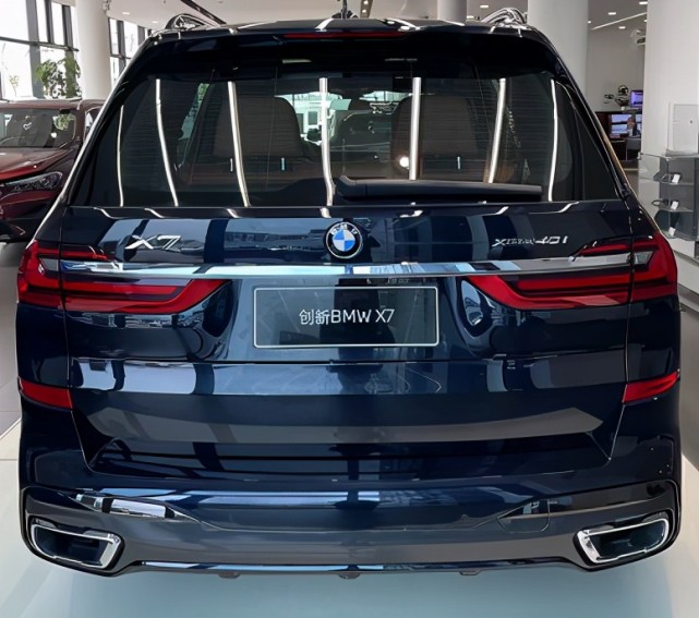 实拍宝马x7少见的6座设计激光大灯但底盘设计也太敷衍了吧