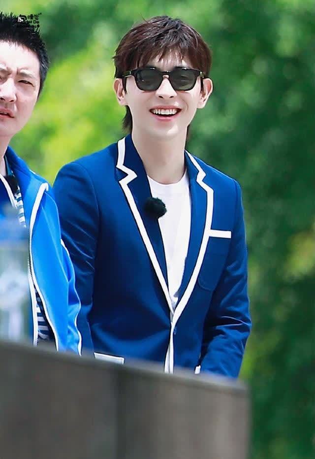 邓伦《极限挑战》路透来袭 前方高萌嘟嘴猪猪出没!