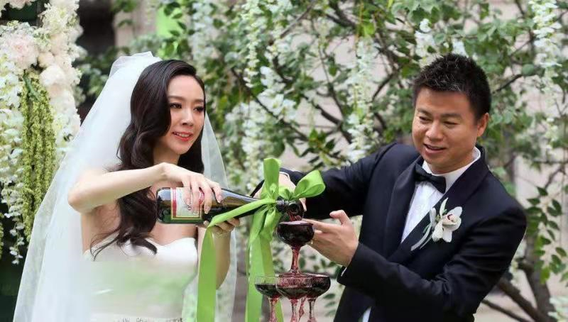 不过,于根伟和张雅蓓婚后都非常低调,张雅蓓甚至在婚后逐渐淡出影视圈