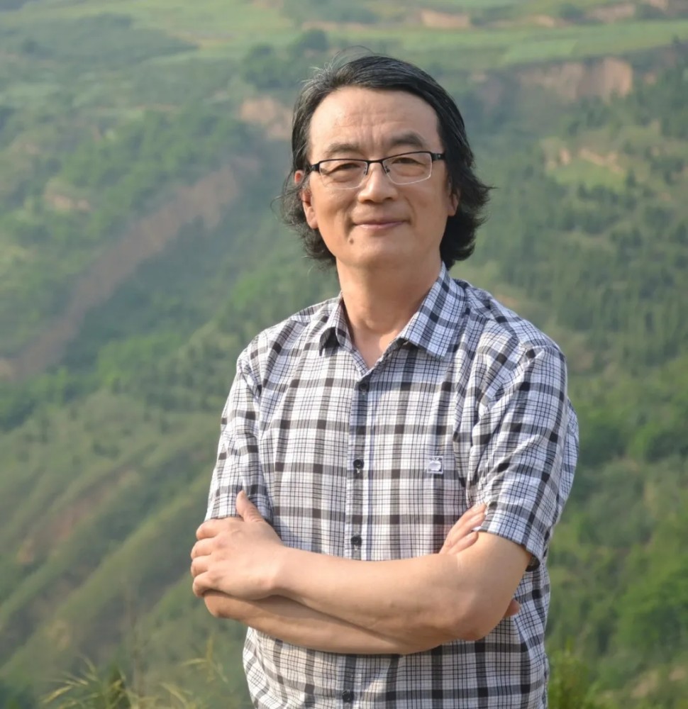 悦鱼且康凌虚凌大纶父子画展今天开幕