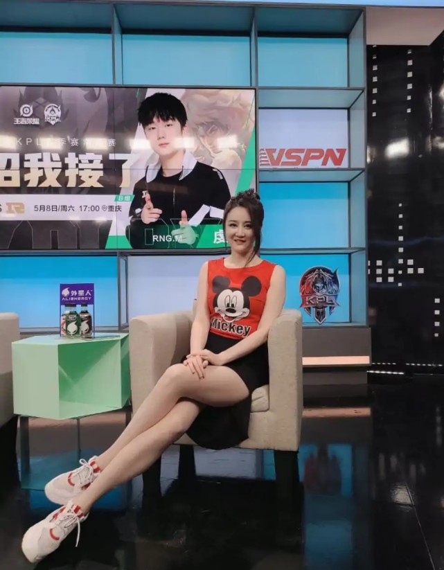 北京wb战胜lgd大鹅虎妞老师请你别再来评论席了