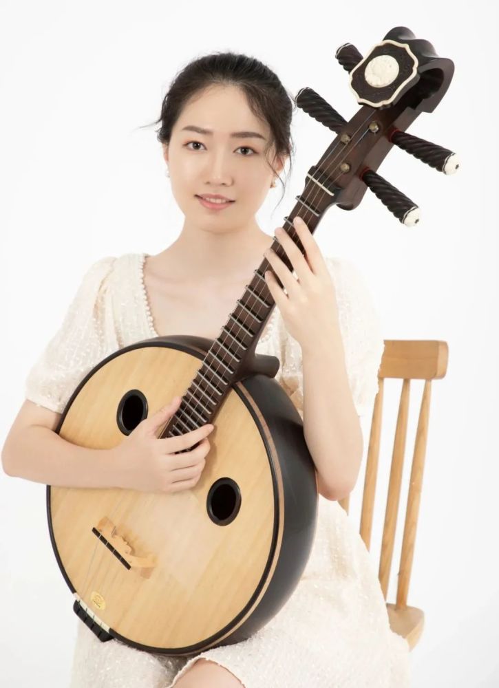 中阮弹唱萱草花你看我长大我陪你变老