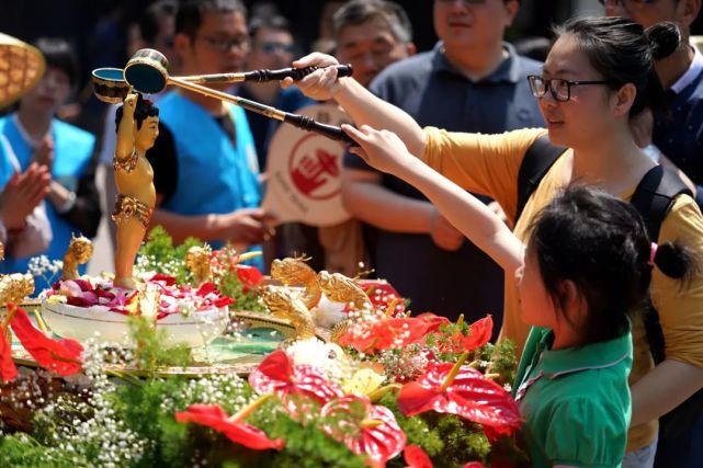 動態丨寧波天童禪寺辛丑年浴佛節:傳授三皈五戒,居士菩薩戒