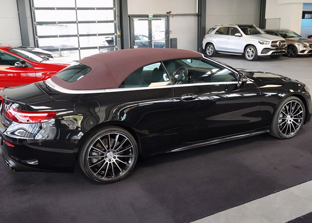 新款amg奔驰e53进店敞篷造型30t加速5秒比奥迪a7帅气