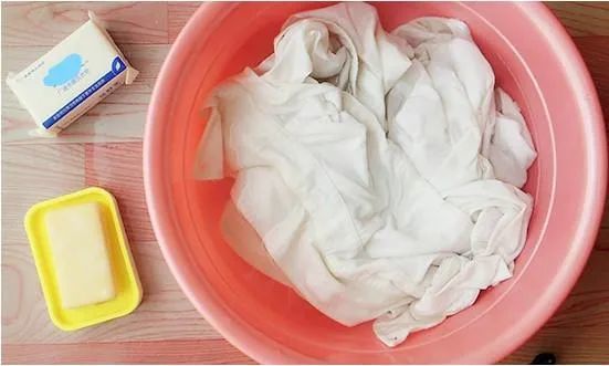 衣服泡久了,上面的污渍就开始分解繁殖,越泡越脏!