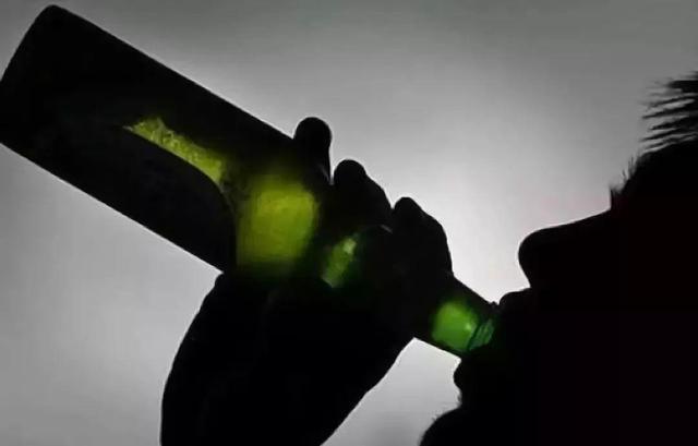 一天二两酒和偶尔大醉一次,哪一种对肝脏伤害大?早知早受益