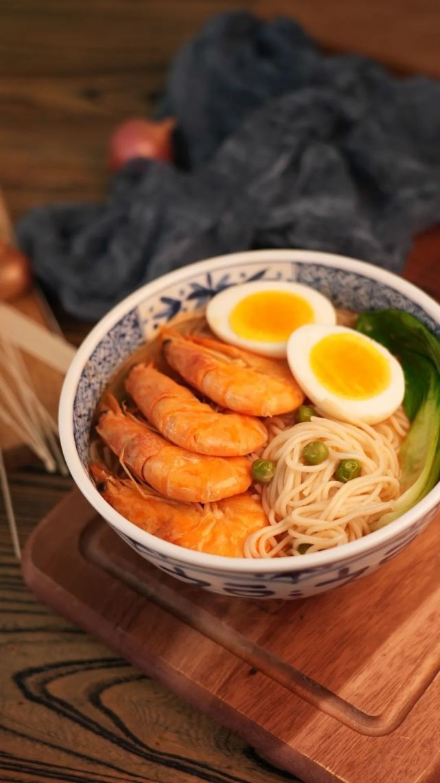 鲜虾味噌拉面简简单单一顿饭温温暖暖一家人