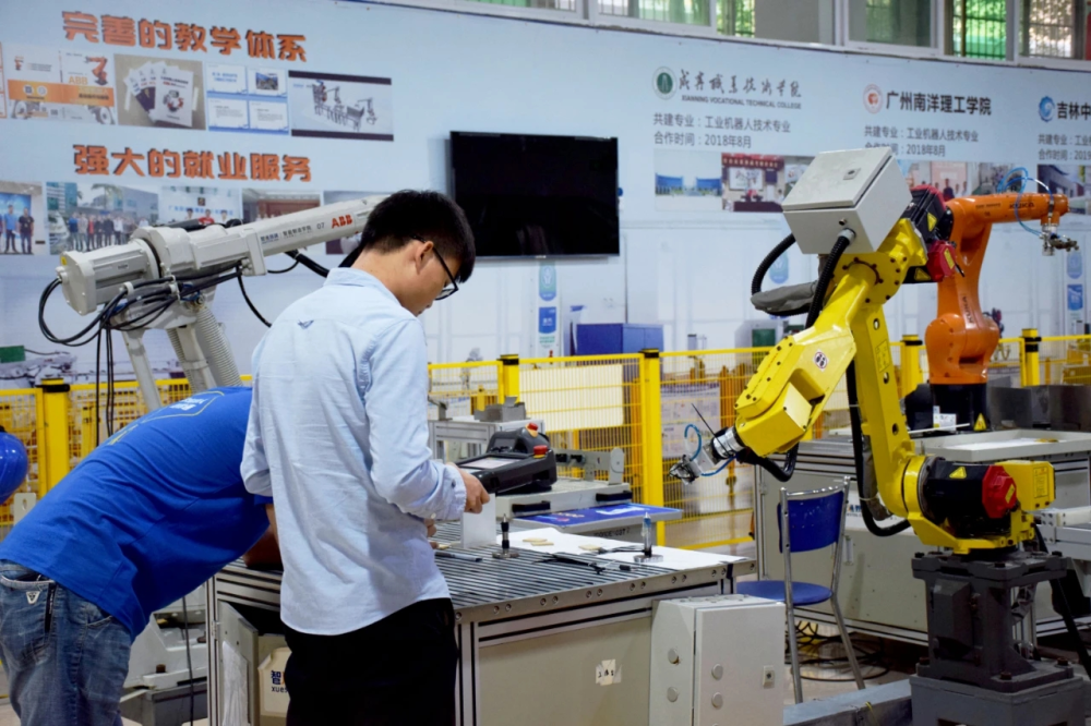 工业机器人好就业吗?难学吗?