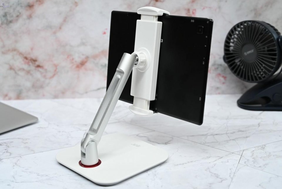 更结实的平板支架让小朋友上网课更舒服,小天ipad桌面支撑架上手_腾讯