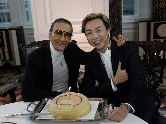 郑绍康举办派对,穿印花衬衫减龄显活力,何超琼成主角刘嘉玲无缘_腾讯