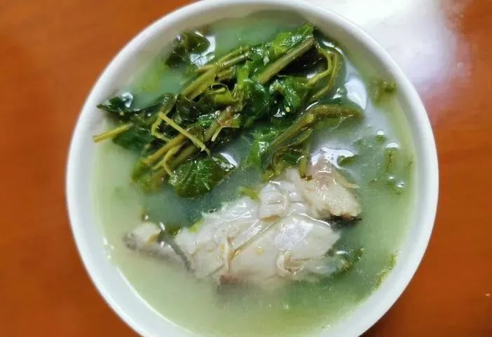 健胃消脂清热祛湿簕菜鲫鱼汤