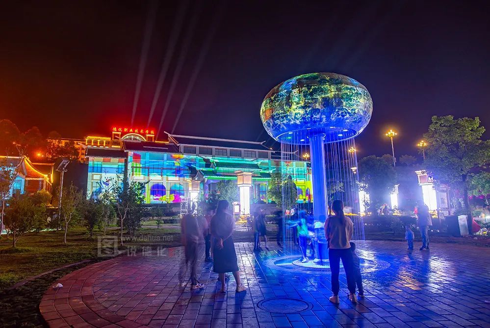 据悉,德化县陶瓷博物馆夜景提升工程是以"世界瓷都·光影陶瓷秀场"为