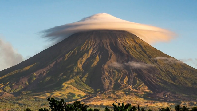 極地平流層雲極地平流層雲是一種十分壯觀的自然現象,一般出現在兩極